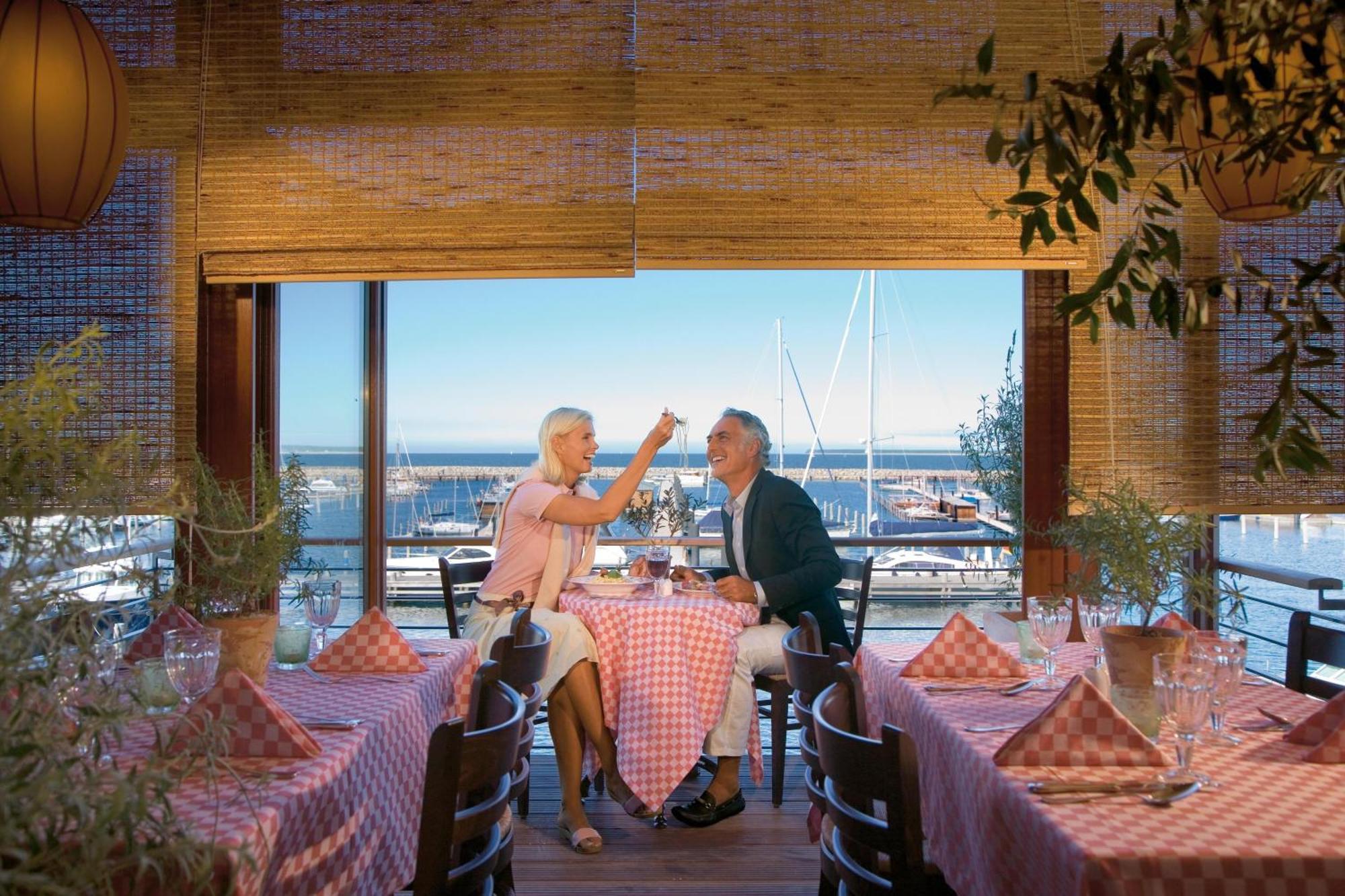ホテル ヤハトハーフェンレジデンツ ホーへ デューン ロストック エクステリア 写真 Restaurant