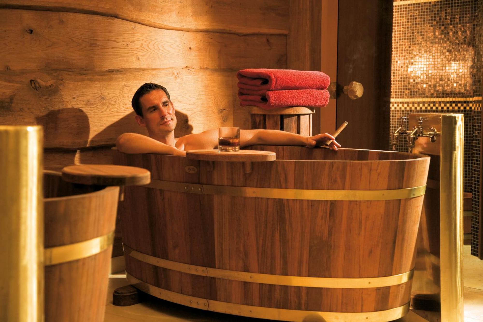 ホテル ヤハトハーフェンレジデンツ ホーへ デューン ロストック エクステリア 写真 A man in a barrel sauna