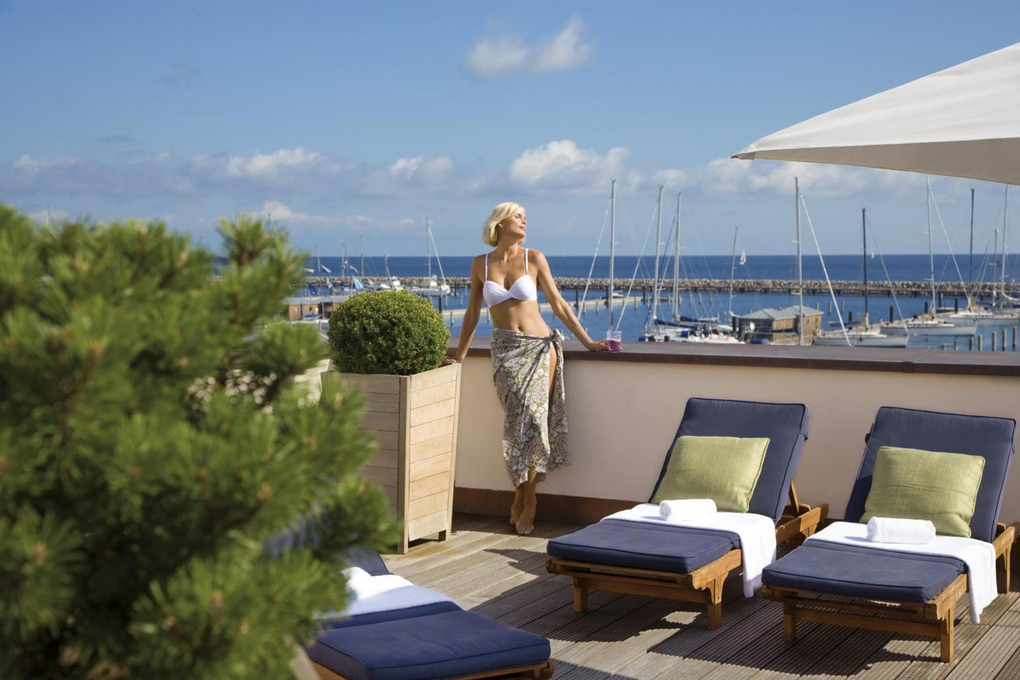 ホテル ヤハトハーフェンレジデンツ ホーへ デューン ロストック エクステリア 写真 Rooftop terrace