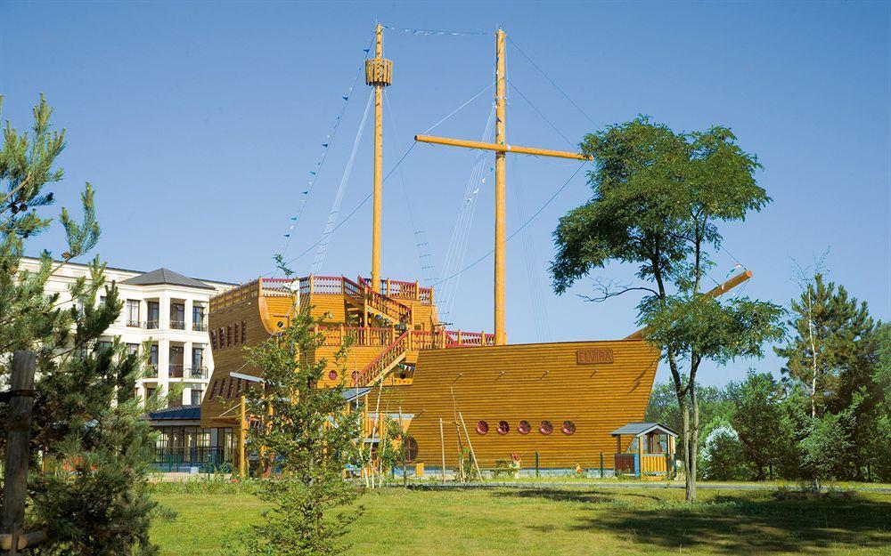ホテル ヤハトハーフェンレジデンツ ホーへ デューン ロストック エクステリア 写真 The ship in 2011