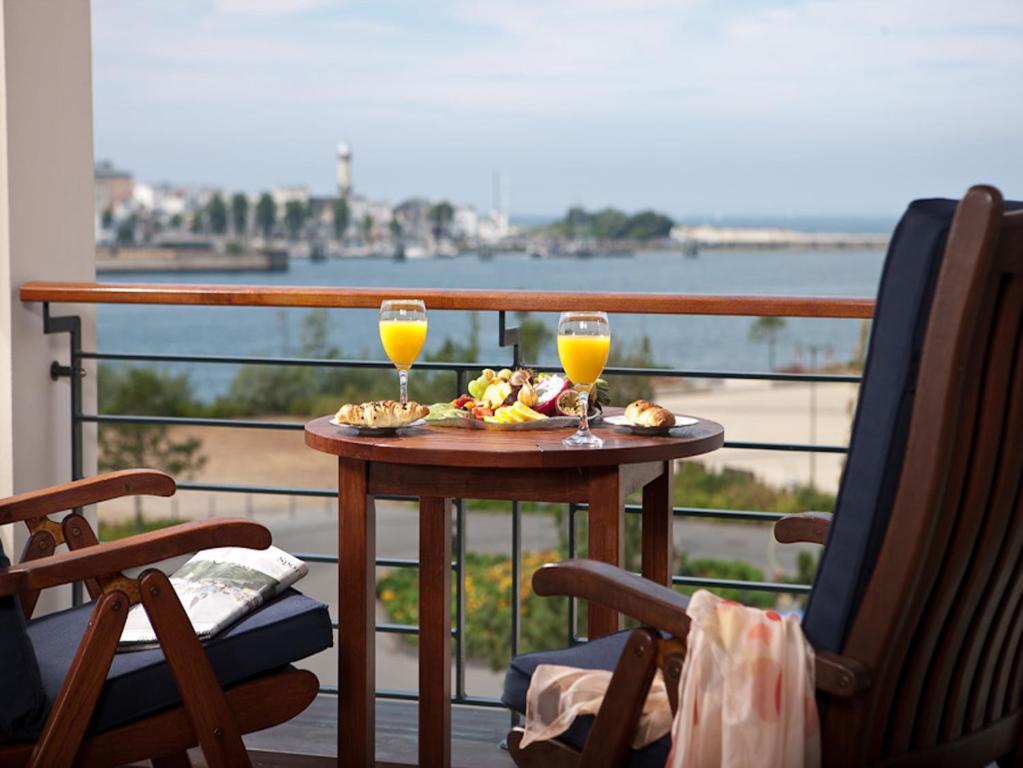 ホテル ヤハトハーフェンレジデンツ ホーへ デューン ロストック 部屋 写真 A balcony