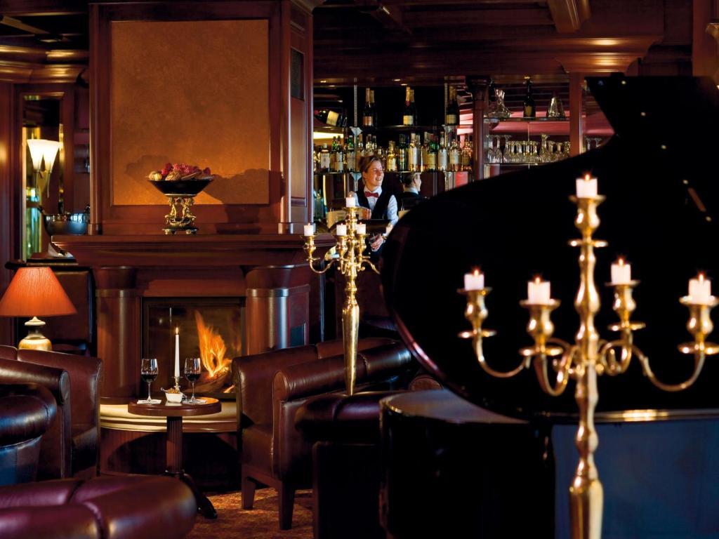 ホテル ヤハトハーフェンレジデンツ ホーへ デューン ロストック エクステリア 写真 The bar at the St. Regis