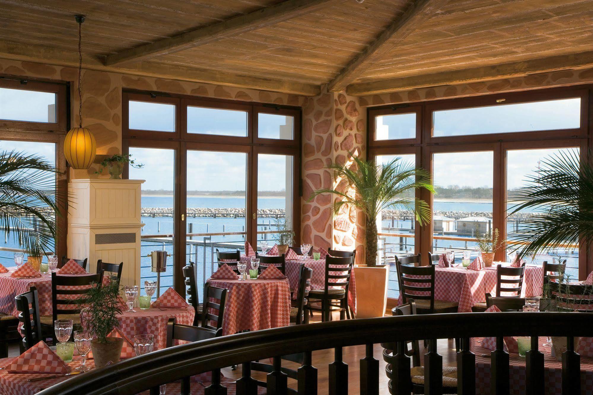 ホテル ヤハトハーフェンレジデンツ ホーへ デューン ロストック エクステリア 写真 Restaurant