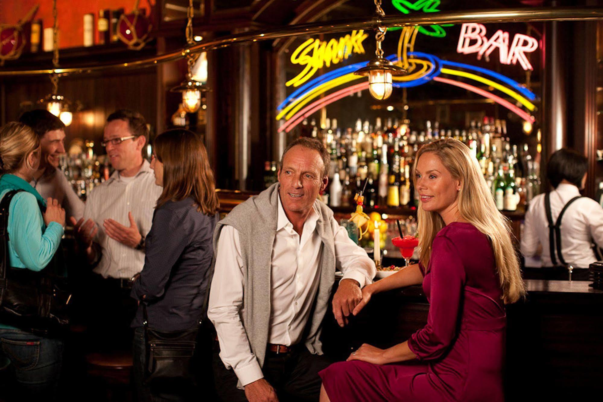 ホテル ヤハトハーフェンレジデンツ ホーへ デューン ロストック エクステリア 写真 The bar