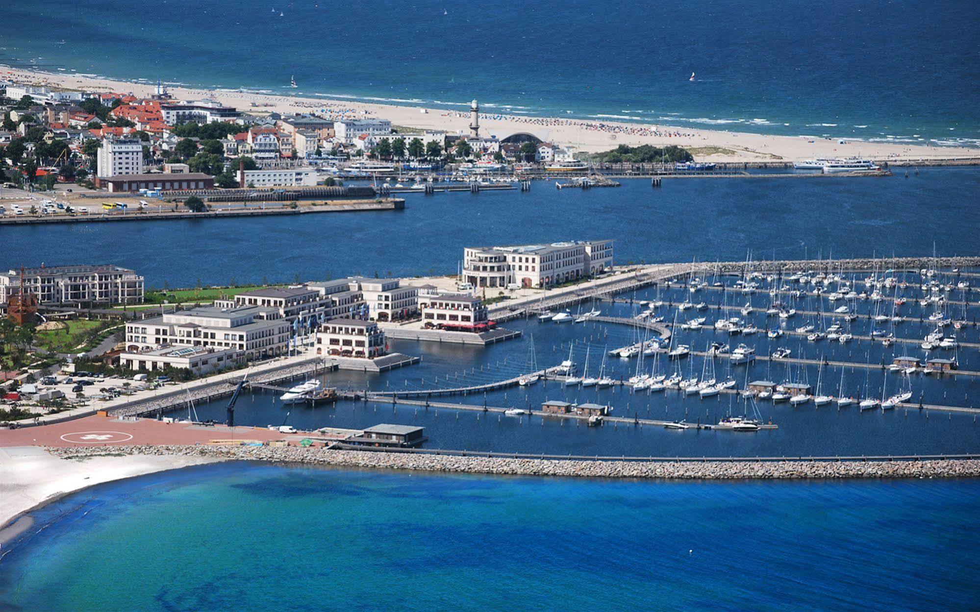 ホテル ヤハトハーフェンレジデンツ ホーへ デューン ロストック エクステリア 写真 Marina del Rey